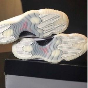 Jordan retro Platinum Tint 11s